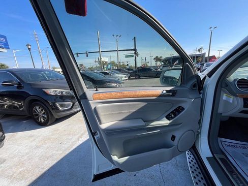 Used 2010 Mercedes-Benz GL 550 4MATIC image 19