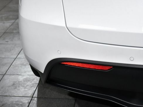 Used 2022 Tesla Model Y Long Range image 77