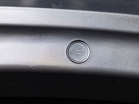 Used 2022 Tesla Model Y Performance AWD/4WD image 21