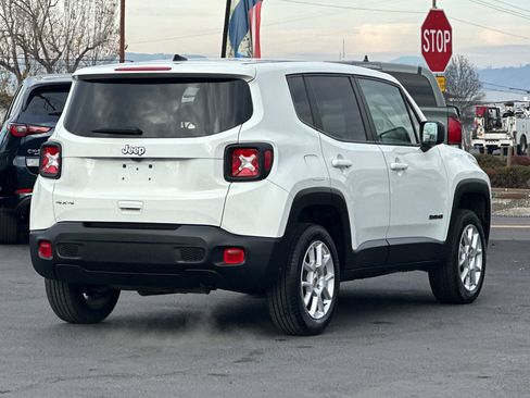 Used 2023 Jeep Renegade Latitude image 4