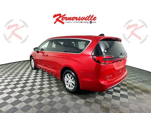 New 2026 Chrysler Pacifica Select image 5