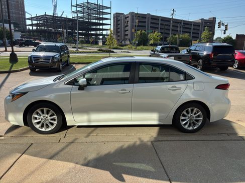 Used 2020 Toyota Corolla XLE FWD image 5