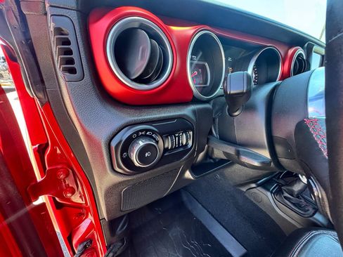 Used 2018 Jeep Wrangler Unlimited Rubicon AWD/4WD image 26