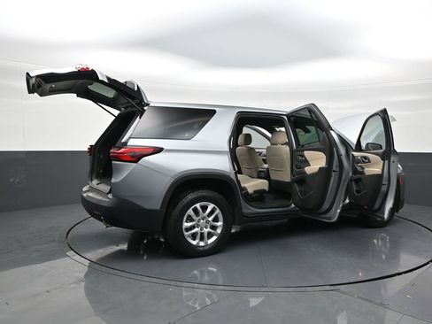 Used 2023 Chevrolet Traverse LS image 28
