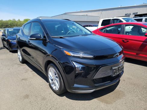Used 2023 Chevrolet Bolt EUV LT w/ Driver Confidence Package FWD image 2