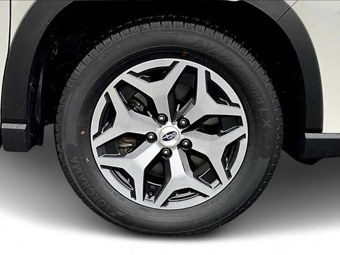 Used 2023 Subaru Forester Premium image 31