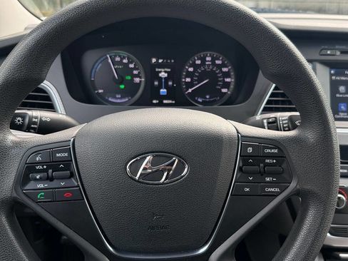 Used 2017 Hyundai Sonata SE image 16