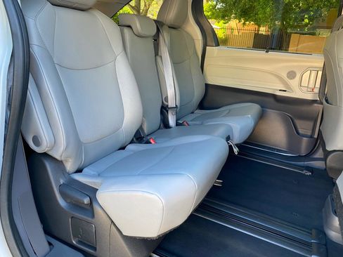 Used 2023 Toyota Sienna XLE image 44