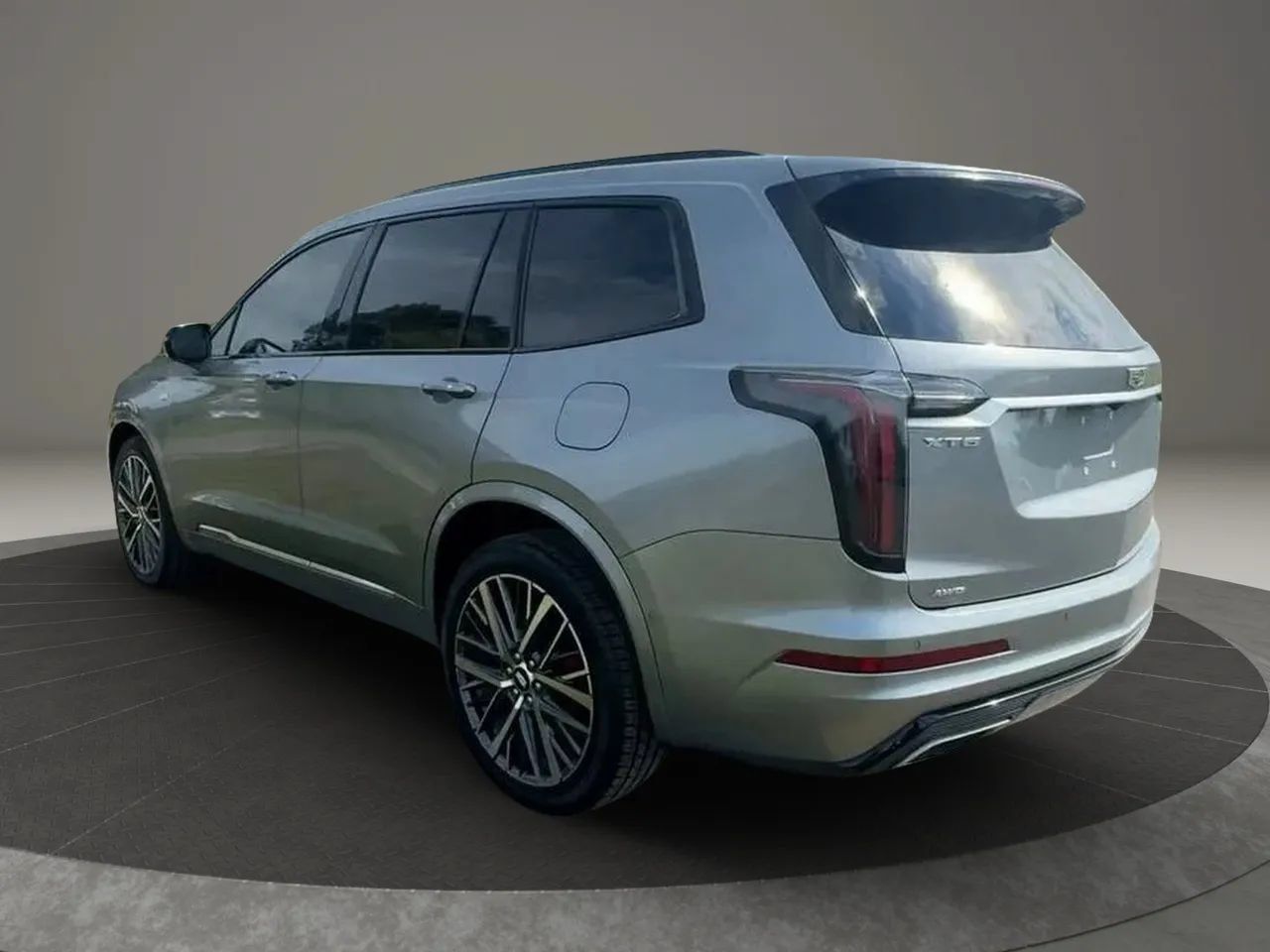 Used 2024 Cadillac XT6 Sport w/ Technology Package AWD/4WD image 4
