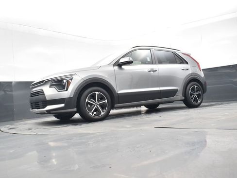 Certified 2023 Kia Niro EX image 21
