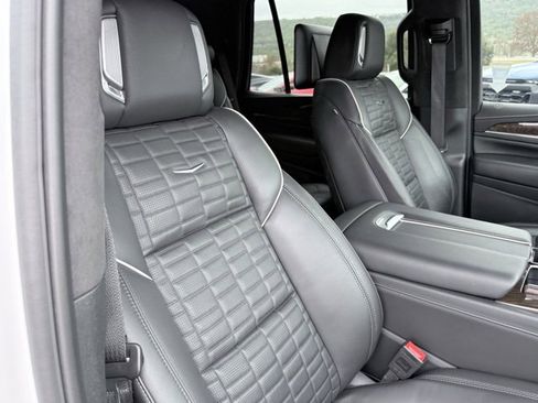 Used 2024 Cadillac Escalade Sport Platinum w/ LPO, ONYX Package image 8