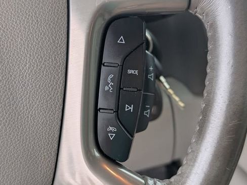 Used 2013 Chevrolet Avalanche LTZ image 22