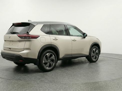 Used 2025 Nissan Rogue SV FWD image 9