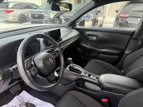 Used 2025 Honda HR-V Sport image 16