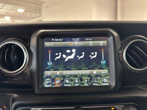 Used 2021 Jeep Wrangler Unlimited Sahara image 24