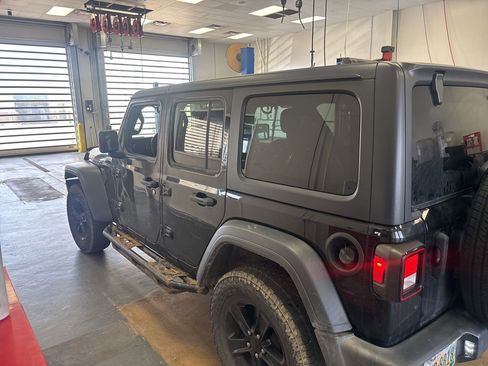 Used 2020 Jeep Wrangler Unlimited Sport image 3