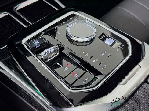 Used 2024 BMW 760i xDrive w/ Luxury Rear Seating Package image 22