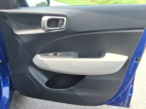 Used 2023 Hyundai Venue SEL FWD image 25