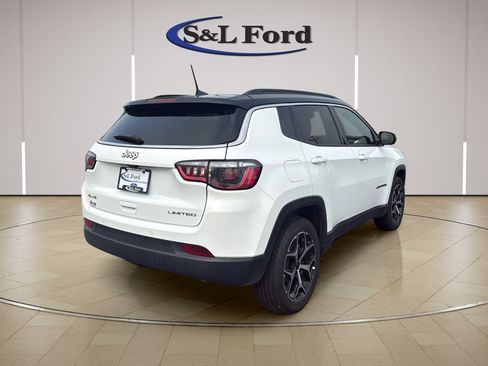 Used 2025 Jeep Compass Limited AWD/4WD image 7