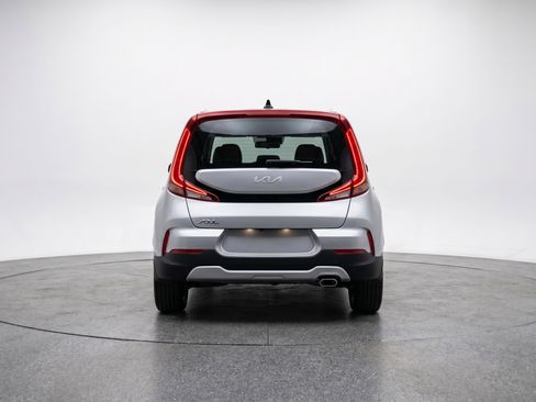 Used 2025 Kia Soul LX w/ LX Technology Package FWD image 7