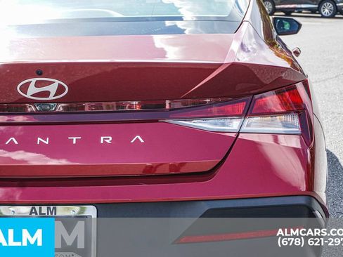 Used 2024 Hyundai Elantra SEL FWD image 12
