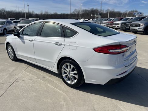 Used 2019 Ford Fusion SE image 6