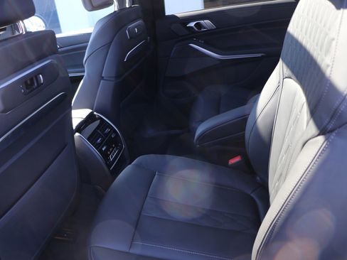 Certified 2025 BMW X7 M60i image 35