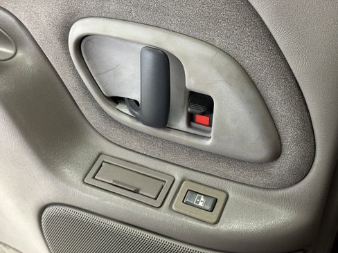 Used 2000 Chevrolet Tahoe Z71 w/ Comfort & Security Pkg image 76