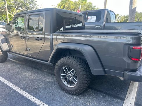 Used 2024 Jeep Gladiator Mojave w/ Technology Group AWD/4WD image 7
