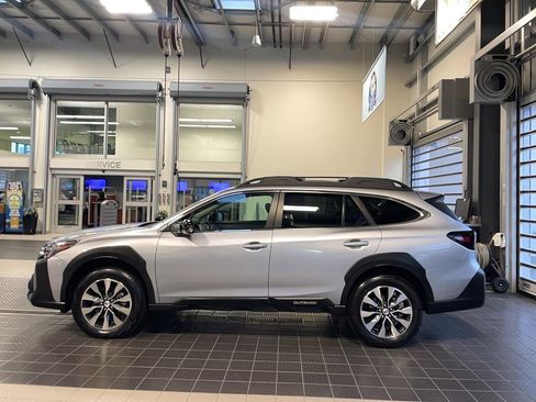 Used 2024 Subaru Outback Limited AWD/4WD image 4