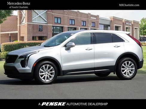 Used 2022 Cadillac XT4 Luxury w/ Cold Weather Package FWD image 1