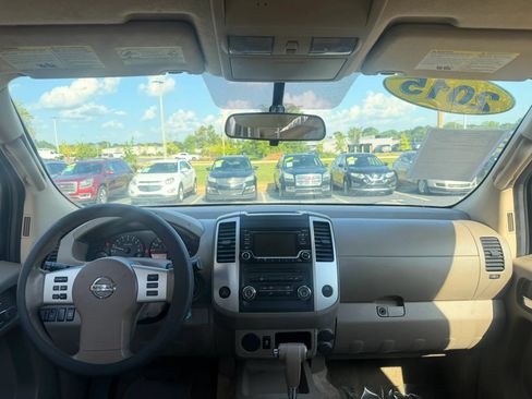 Used 2015 Nissan Frontier SV RWD image 12
