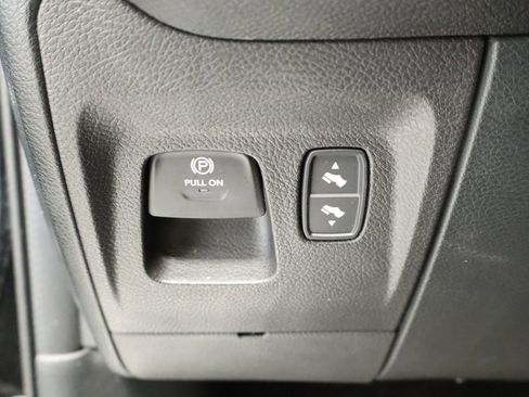 Used 2022 RAM 1500 Laramie AWD/4WD image 37