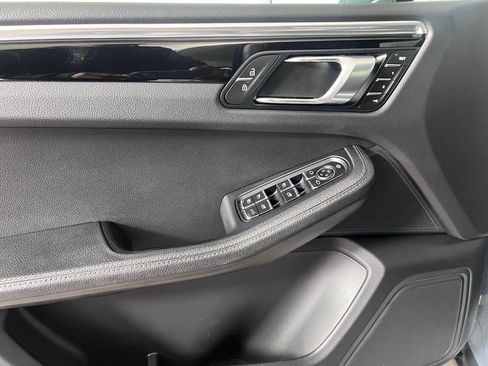 Certified 2024 Porsche Macan image 30