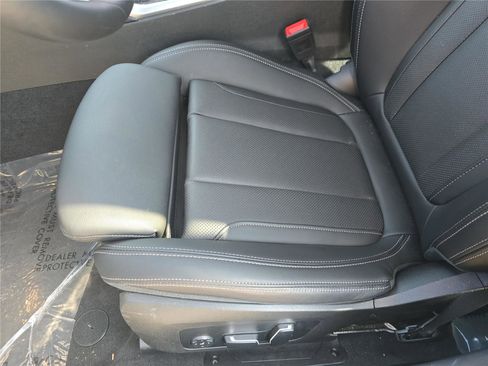 Used 2024 BMW 330i Sedan w/ Premium Package image 14