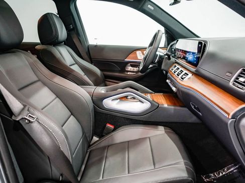 Used 2025 Mercedes-Benz GLS 450 4MATIC image 16