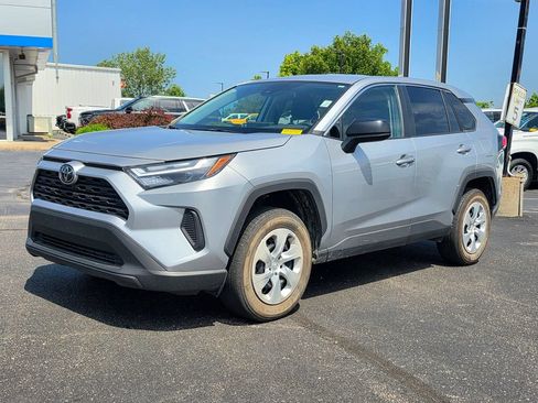 Used 2025 Toyota RAV4 LE AWD/4WD image 2