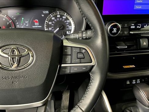 Used 2023 Toyota Highlander XLE image 19