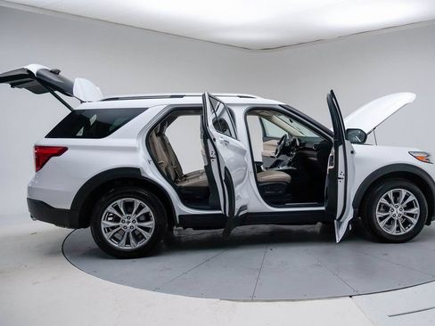 Used 2023 Ford Explorer Limited AWD/4WD image 14