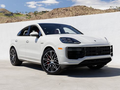 New 2025 Porsche Cayenne Turbo image 9