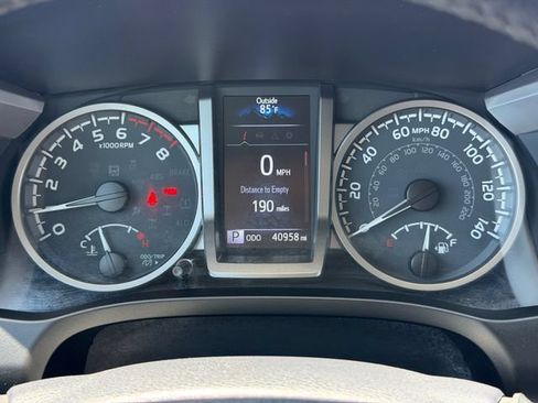 Used 2022 Toyota Tacoma SR5 RWD image 11