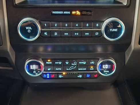 Used 2021 Ford Expedition Max XLT image 40