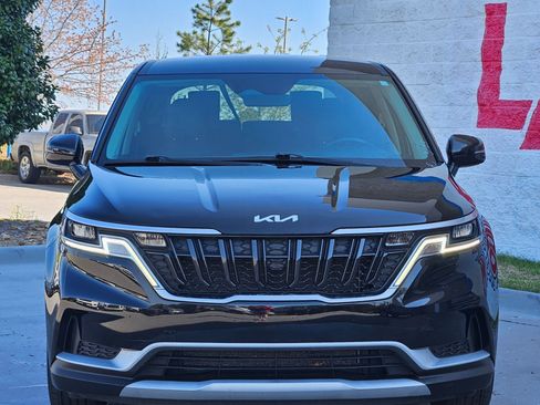 Used 2024 Kia Carnival LX image 2