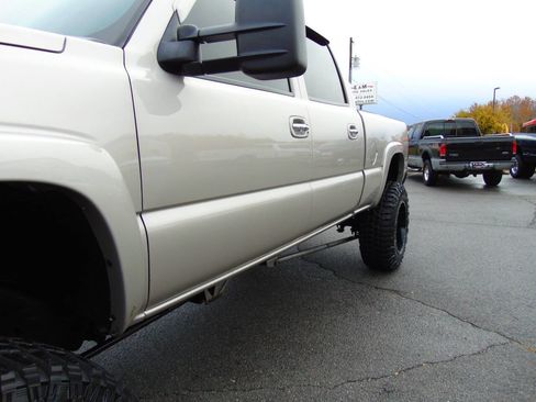 Used 2004 Chevrolet Silverado 2500 LT w/ Heavy-Duty Power Package image 70