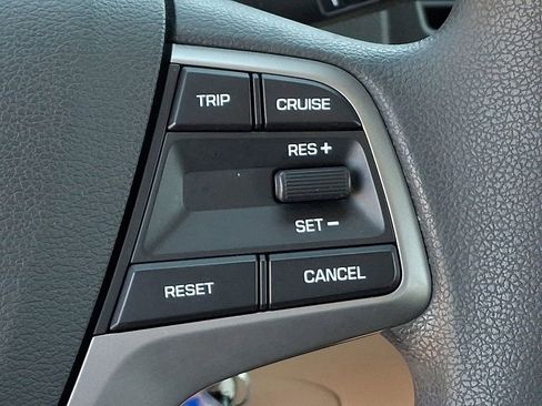 Used 2017 Hyundai Elantra SE FWD image 20
