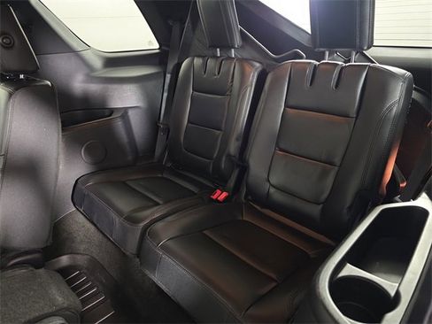 Used 2017 Ford Explorer XLT w/ Equipment Group 202A image 20