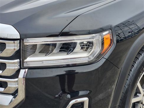 Used 2023 GMC Acadia SLE w/ Driver Convenience Package image 9