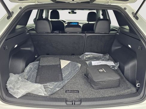 Certified 2025 Volkswagen Atlas Cross Sport SE AWD/4WD image 18