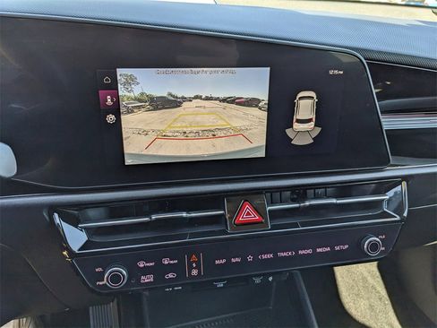 Certified 2023 Kia Niro EX image 25