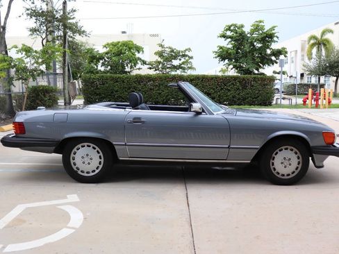 Used 1989 Mercedes-Benz 560 SL image 7